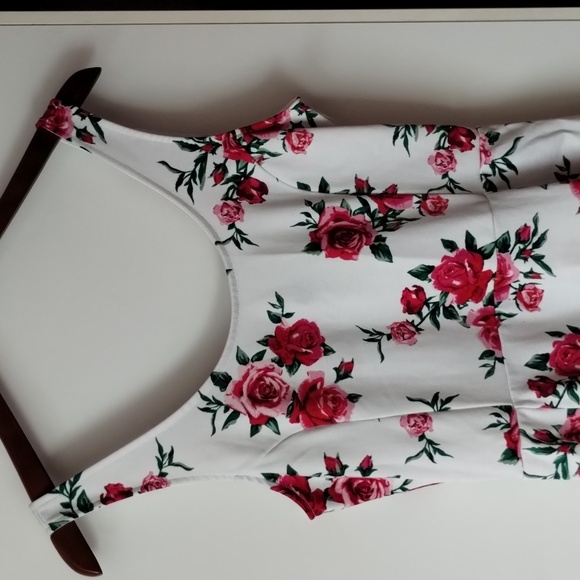 Floral dress by Divided ( H &M ) size 12 - Picture 2 of 6